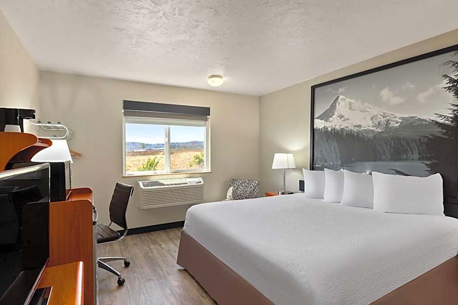 Super 8 by Wyndham Roseburg