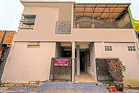 OYO Life 91592 Aaliya Guest House Syariah