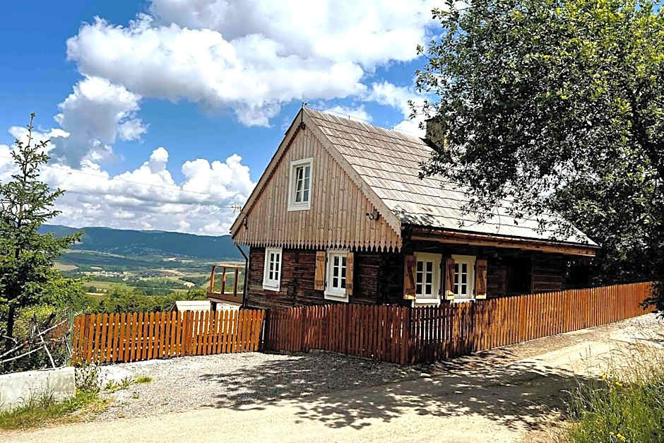 120-letnia Chata z Jacuzzi i Sauną na wyłączność