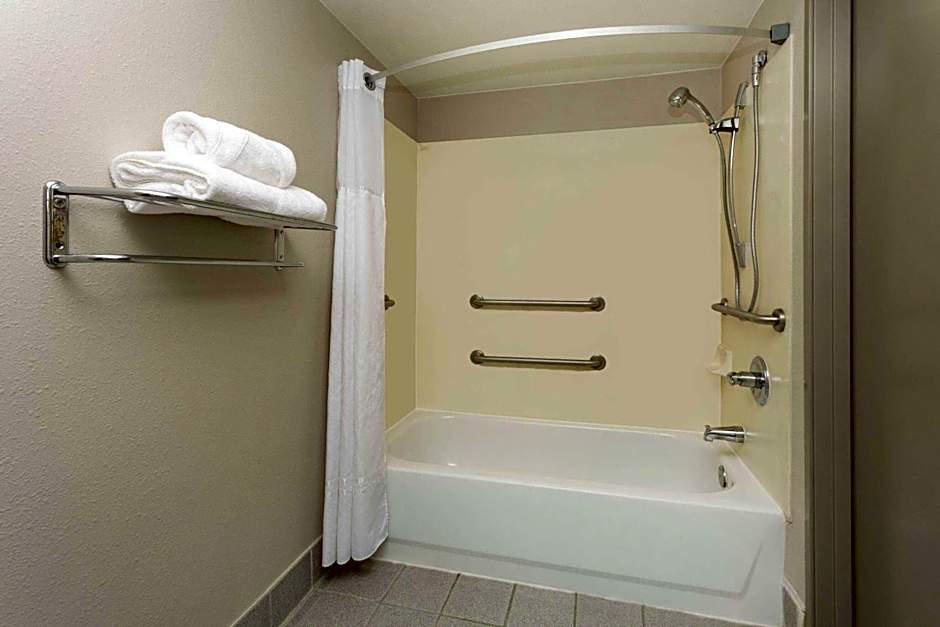 Days Inn & Suites by Wyndham Denver International Airport