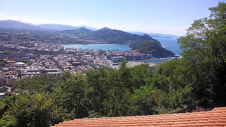 Albergue/Auberge ULIA Youth Hostel