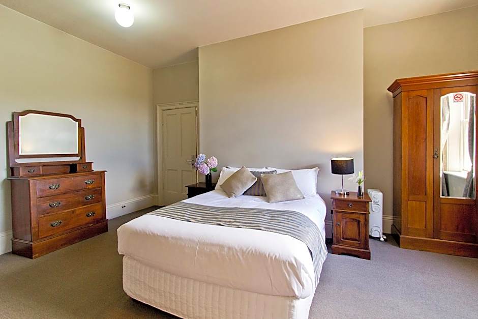Deloraine Hotel