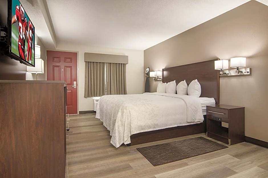 Red Roof Inn PLUS & Suites Erie