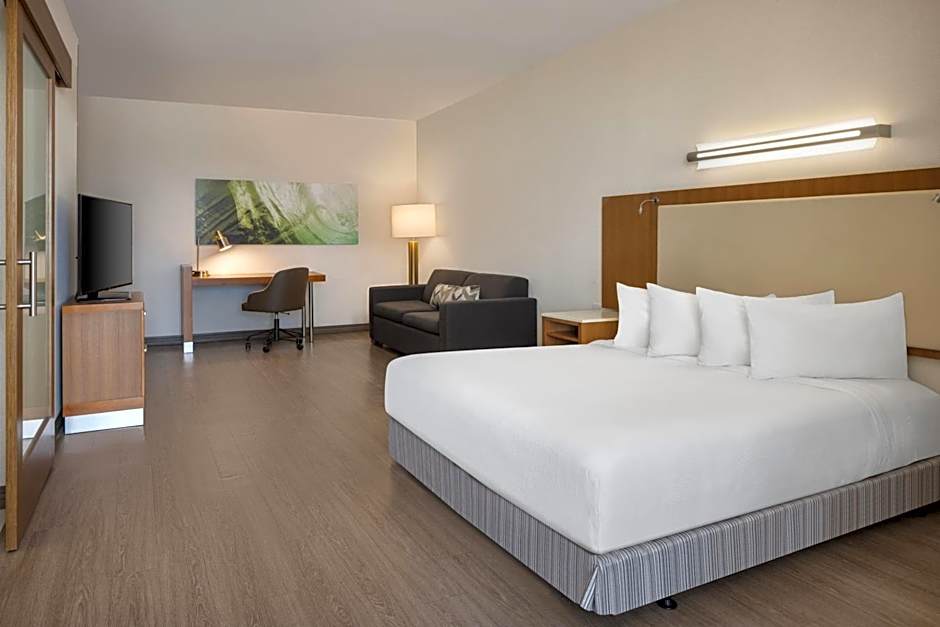 SpringHill Suites by Marriott Orange Beach at The Wharf