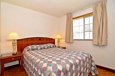 Queen Room - Accessible/Nonsmoking