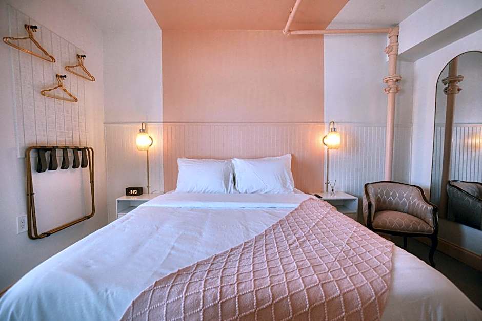 Peninsula Bed & Cocktails