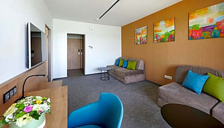 Family Room with Garden View