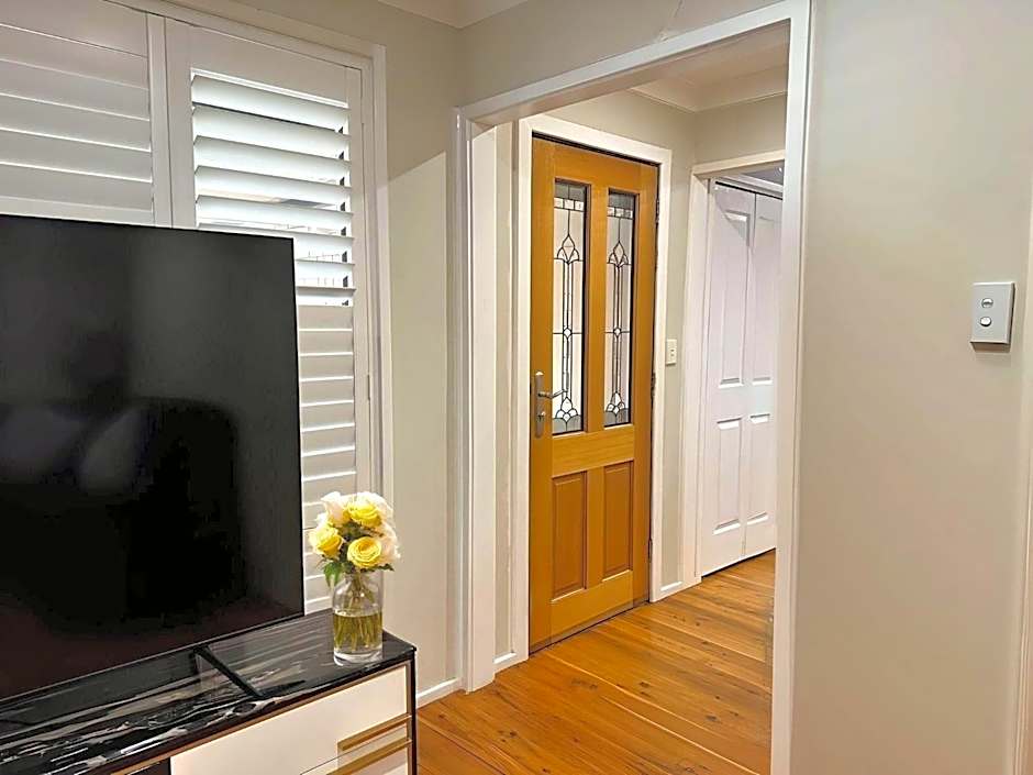 Cheerful 4 Bedrooms With Free Parking