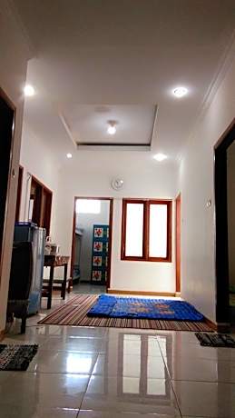 Single Room with Shared Bathroom