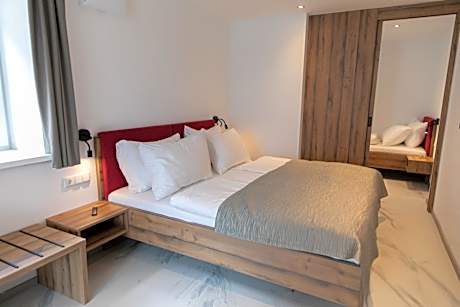 Apartment with Lake View