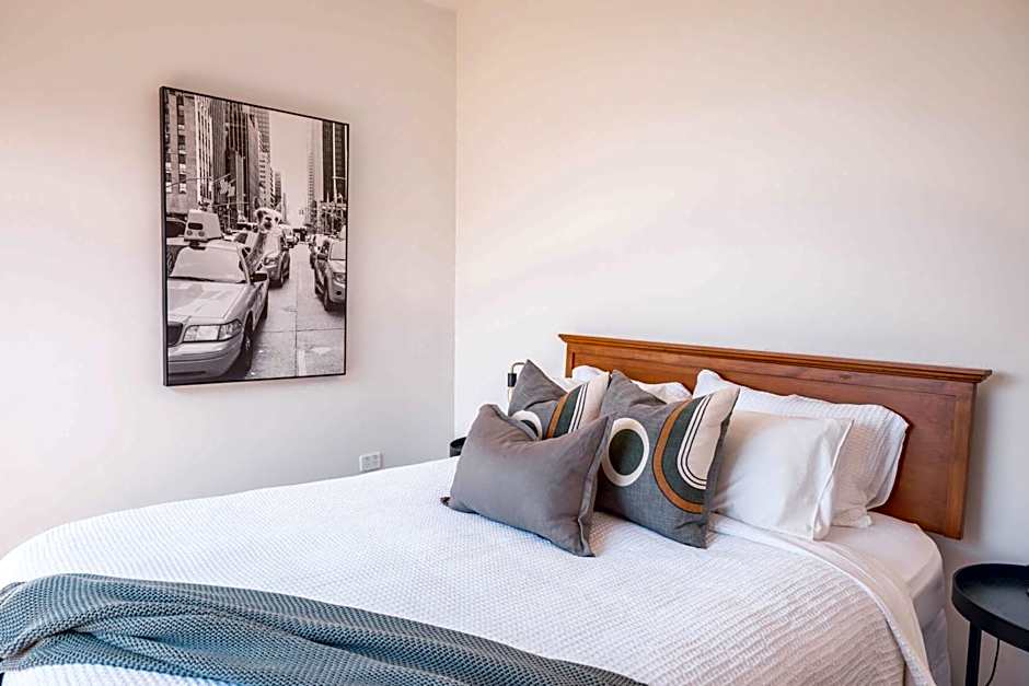 Jandals & Joy Lakefront Retreat