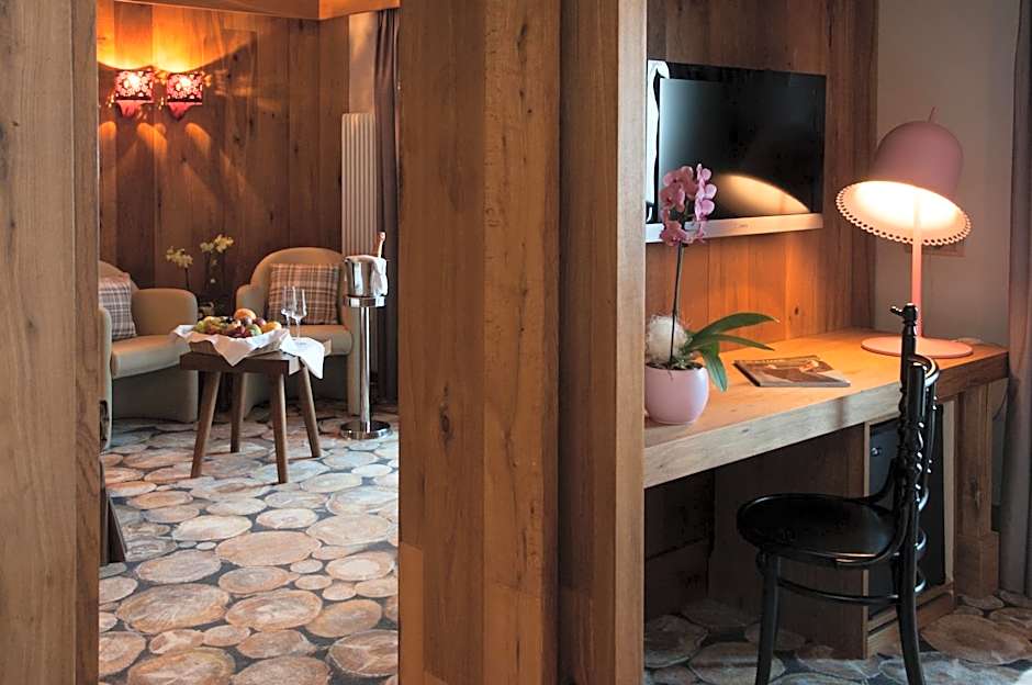 Alexander Charme Hotel