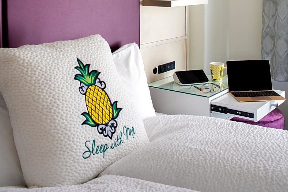 Staypineapple, An Artful Hotel, Midtown