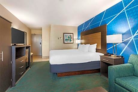 King Room with Roll-In Shower - Disability Access/Non Smoking