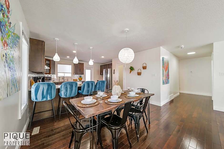 Tropical Oasis - King Beds - Free Netflix & Parking - Fast Wi-Fi