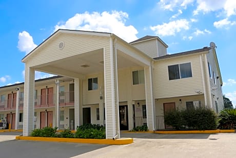 Western Inn - Gonzales