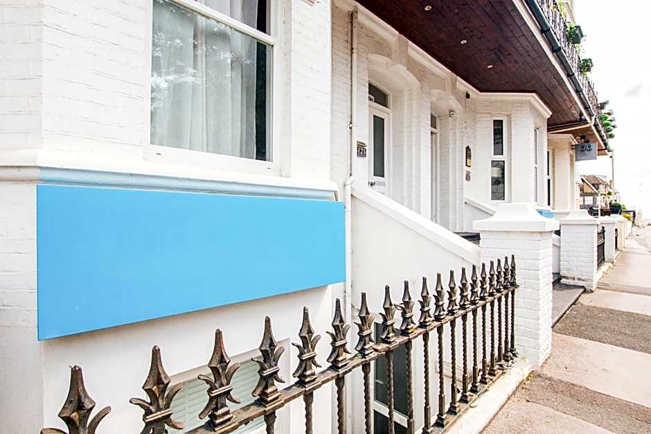 OYO The Lodge Bournemouth