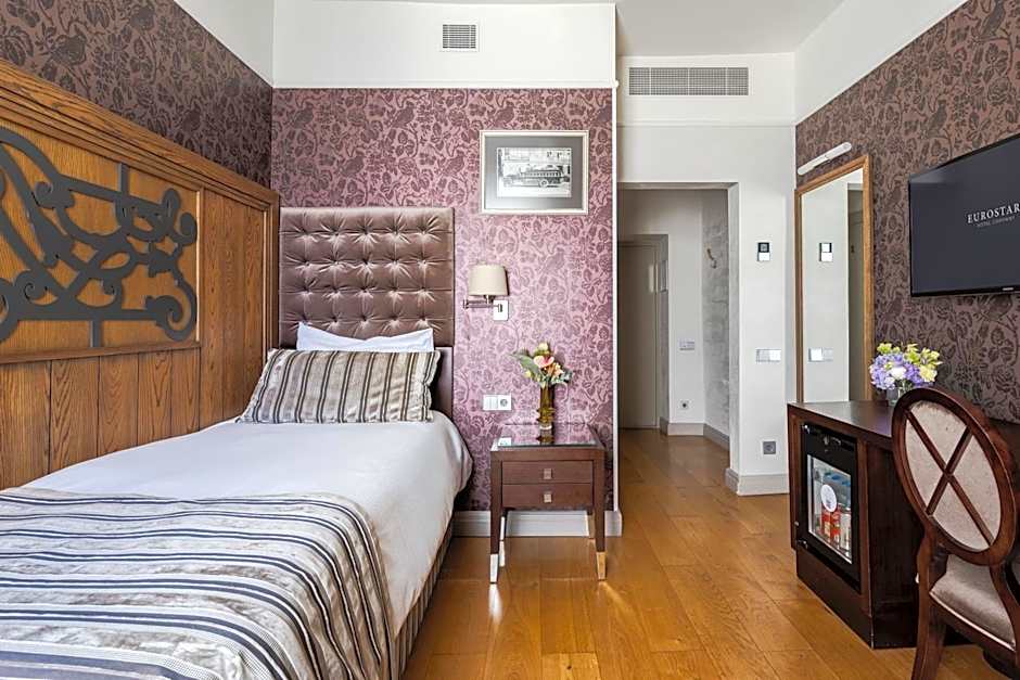 Metropole Hotel by Semarah