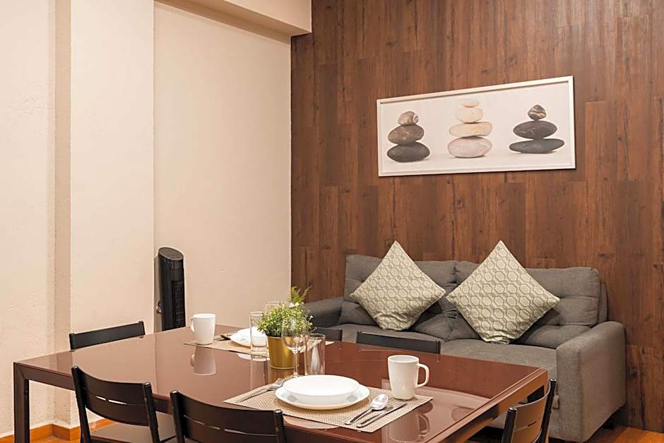 104 Location 2Bdrm 2bath AC apt Fits 8 Rooftop