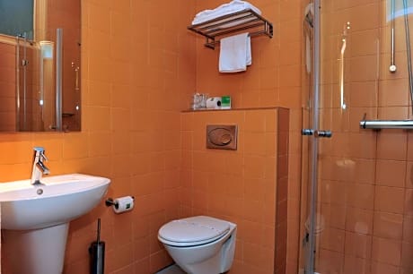 DOUBLE OR TWIN TOURISTIC