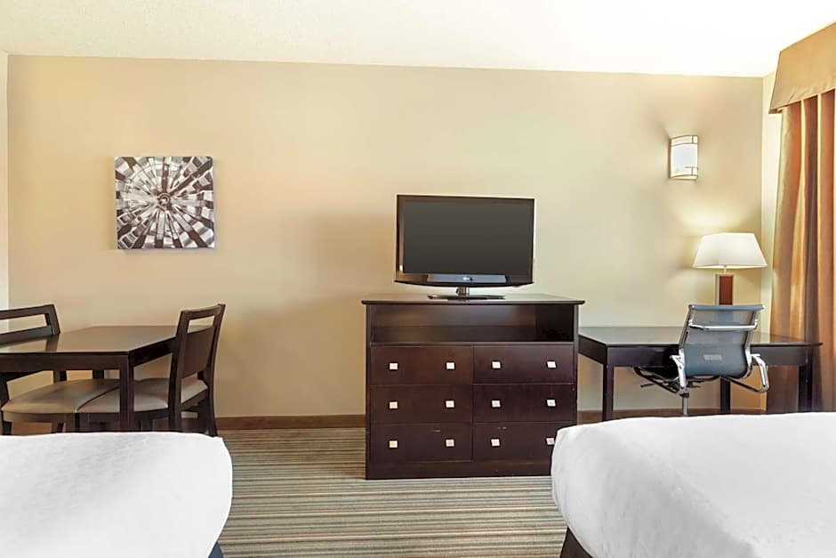 Best Western Plus Peace River Hotel & Suites