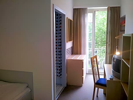 Single Room with Shared Toilet