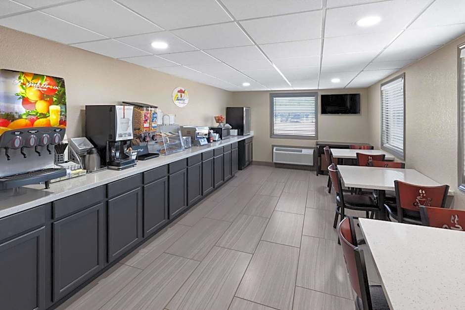 Super 8 by Wyndham Buffalo