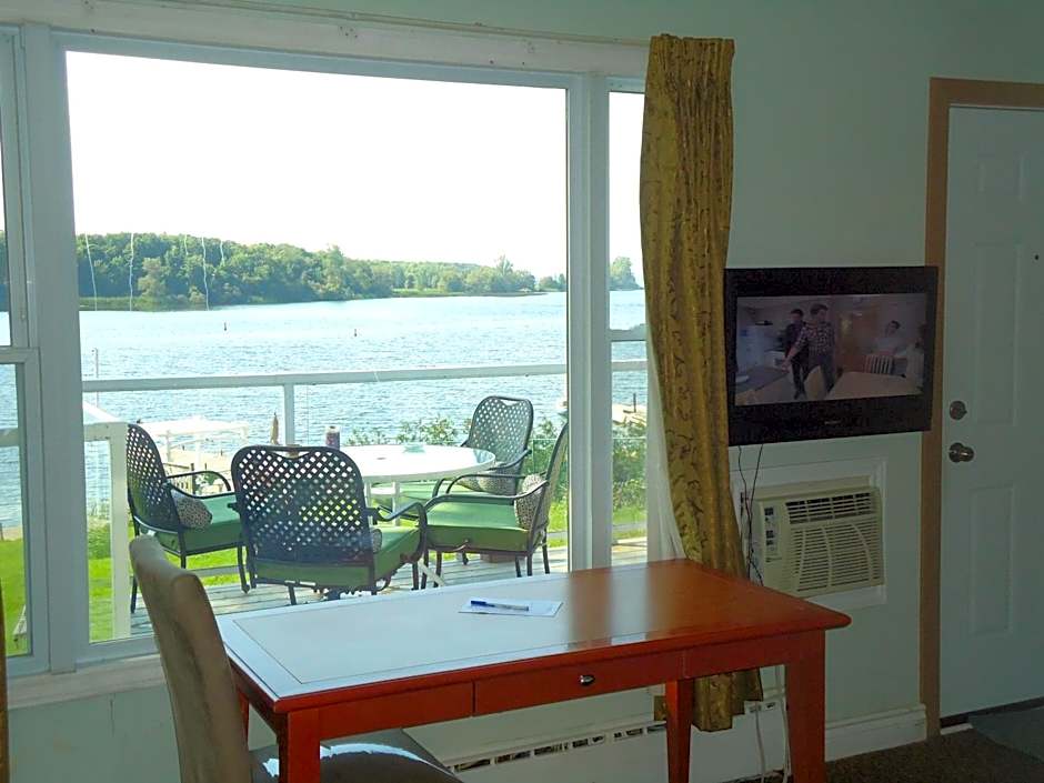 Bayside Inn & Waterfront Suites