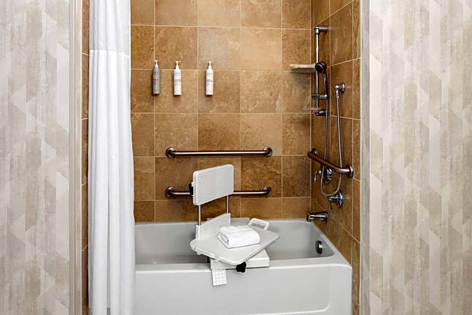 Hampton Inn & Suites Alexandria