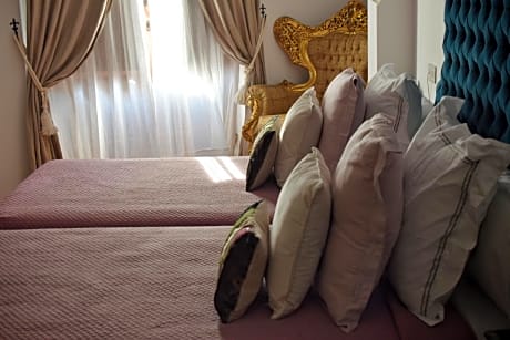 Double Room with Living Room and Balcony