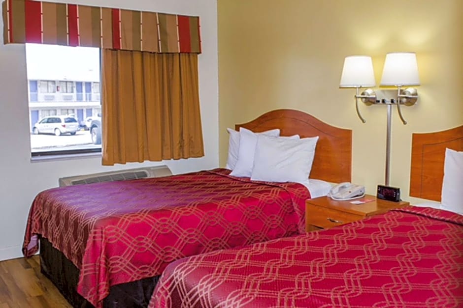 Econo Lodge East