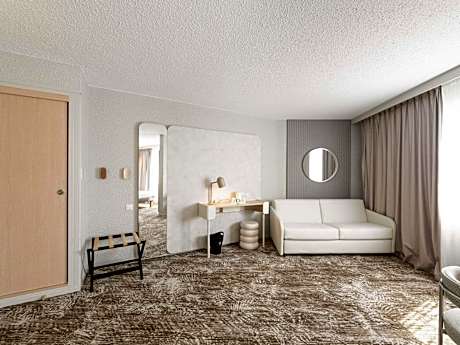 Standard Room with One Double Bed and Three Single Beds