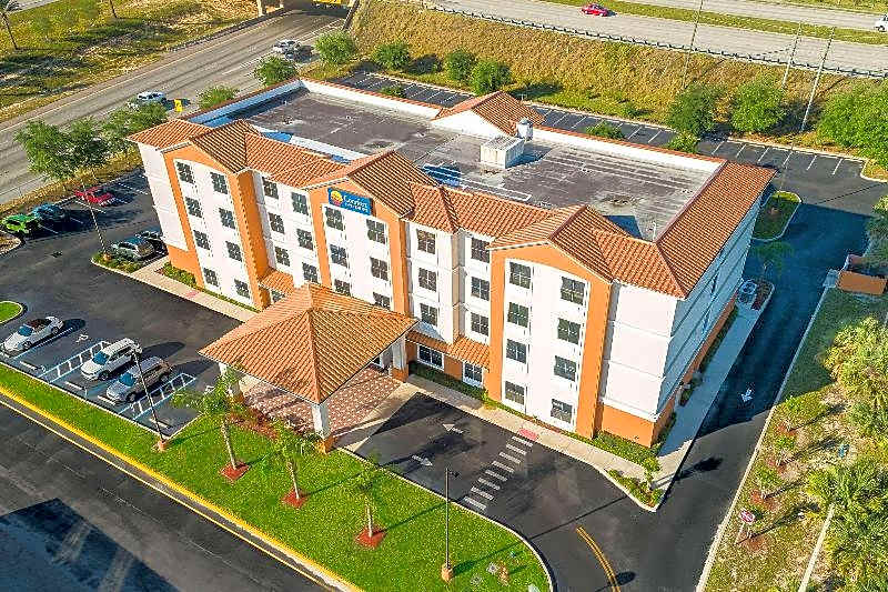 Comfort Inn & Suites Maingate South