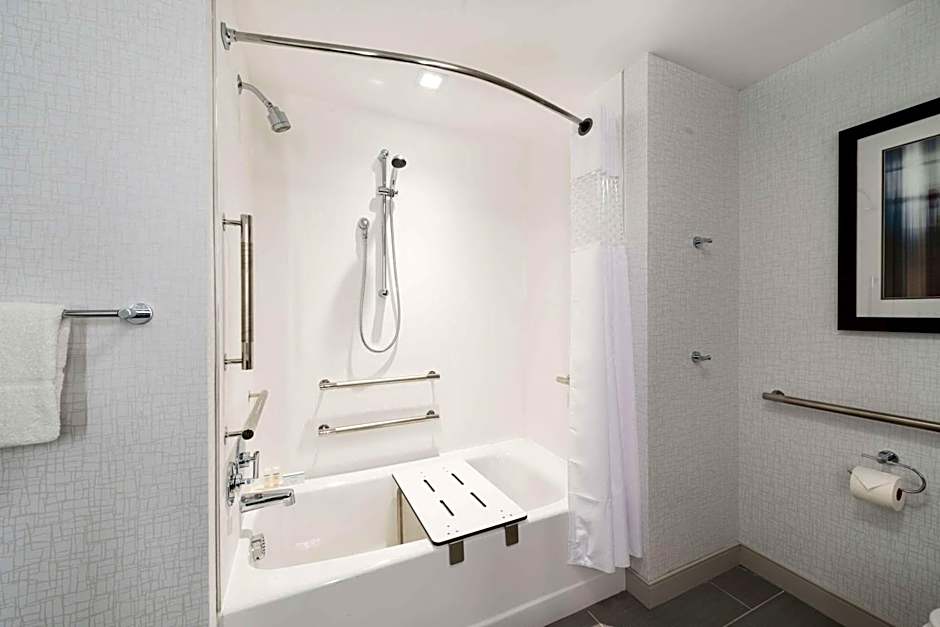 Hampton Inn By Hilton & Suites Bridgewater, NJ