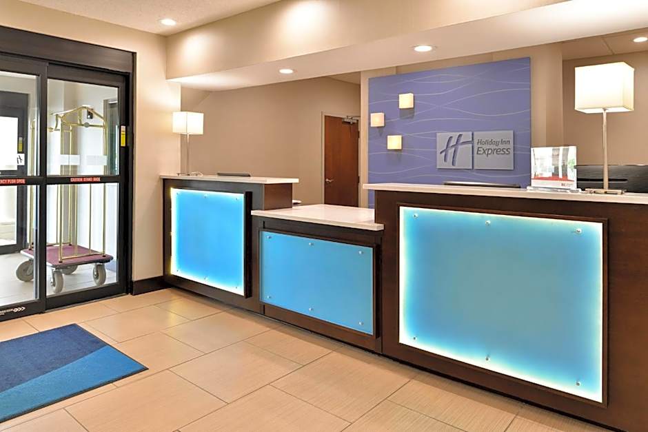 Holiday Inn Express Hotel & Suites Cincinnati-Blue Ash By IHG