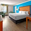 La Quinta Inn & Suites by Wyndham Pittsburgh Airport