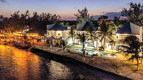 Casa Cenote Hotel