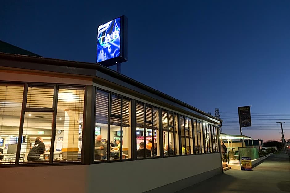 Racecourse Hotel and Motor Lodge