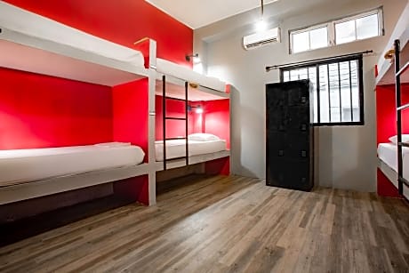 12 BED COMMUNITY ROOM