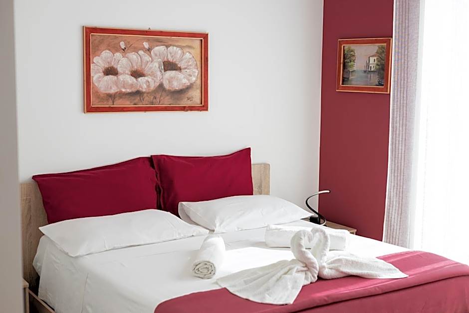 PalerMonAmour Art Gallery Suite