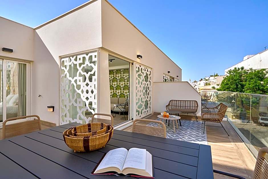 Casa Pizarro, by Homing U