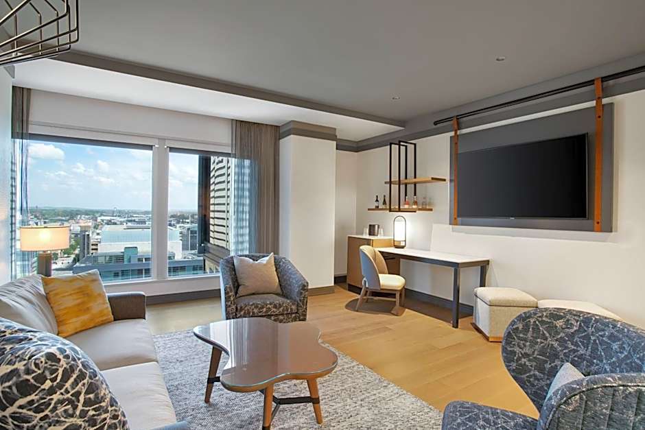 The Farnam, Autograph Collection