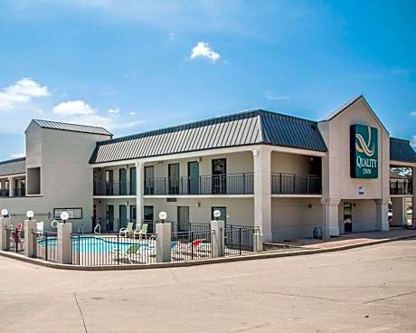 Quality Inn US65 & E Battlefield Rd Springfield