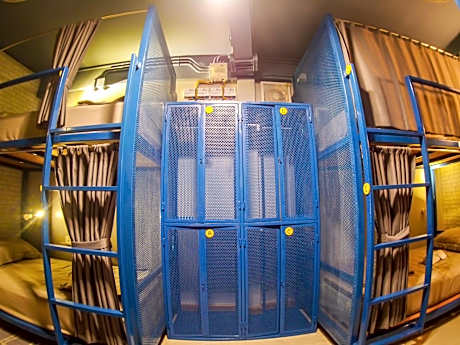 Bunk Bed in Mixed Dormitory Room