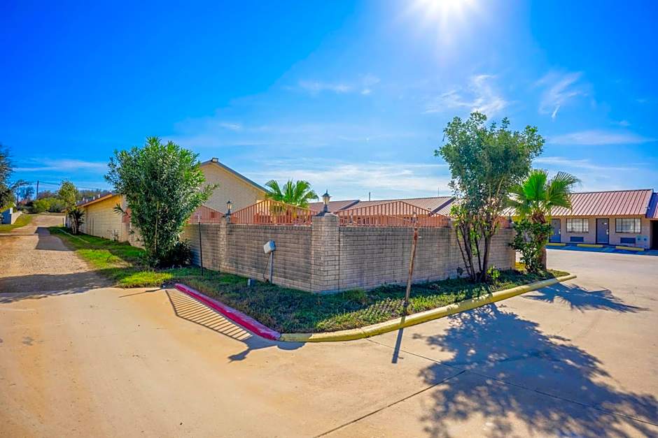 Pleasanton Executive Inn By OYO