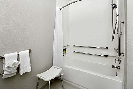 Queen Room with Two Queen Beds - Disability Access with Bath Tub