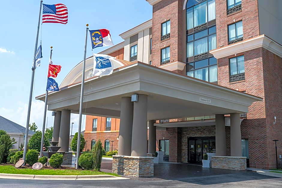 Holiday Inn Express & Suites Hope Mills-Fayetteville Arpt by IHG