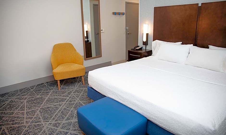 Hampton Inn & Suites Williamsport-Faxon Exit