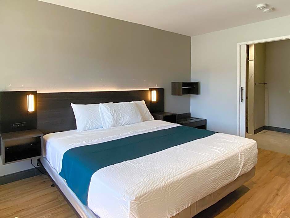 Studio 6 Suites Stockton, CA Waterfront