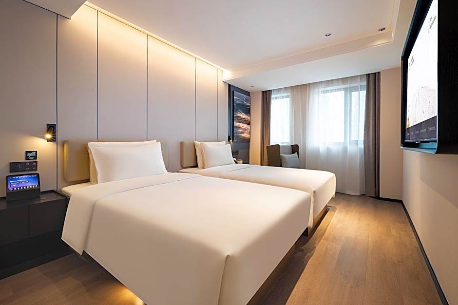 Atour Hotel Dalian Donggang Business District Gangwan Plaza